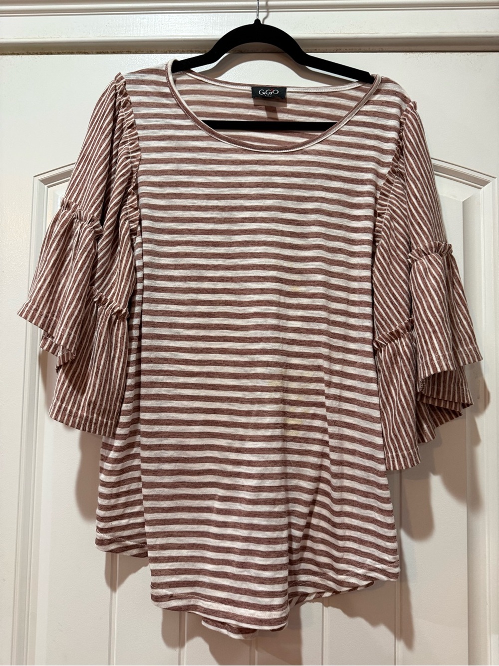 Gigio Striped Ruffle-Sleeve Tee in Mauve and White